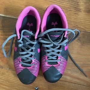 Under Armour soccer cleats size 1